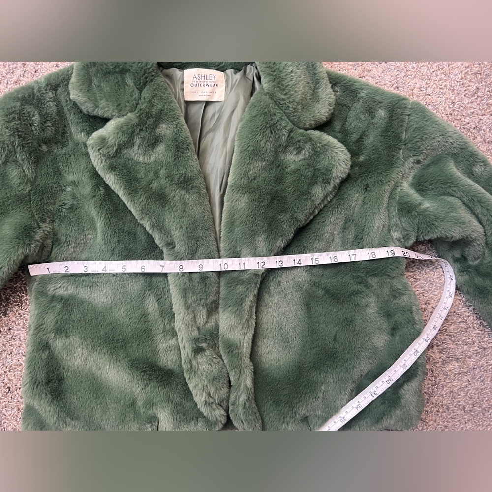 Festival Ready Ashley 26 International Green‎ Faux Fur Cropped Jacket - Picture 5 of 9
